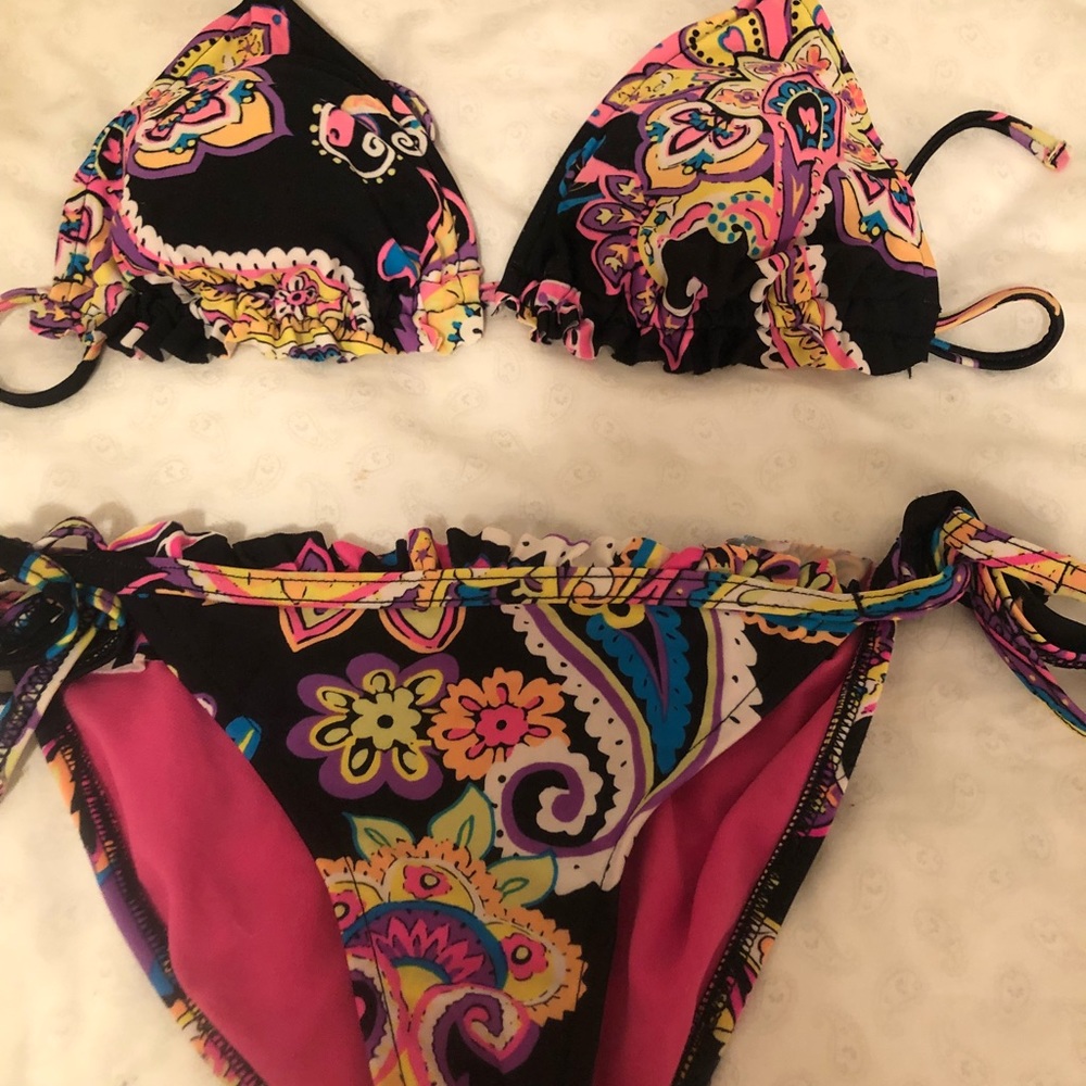 Ruffled bikini